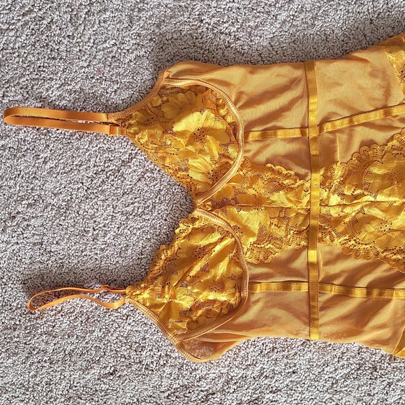 Goldenrod mesh lace bodysuit- never worn - size M/L - Picture 2 of 10